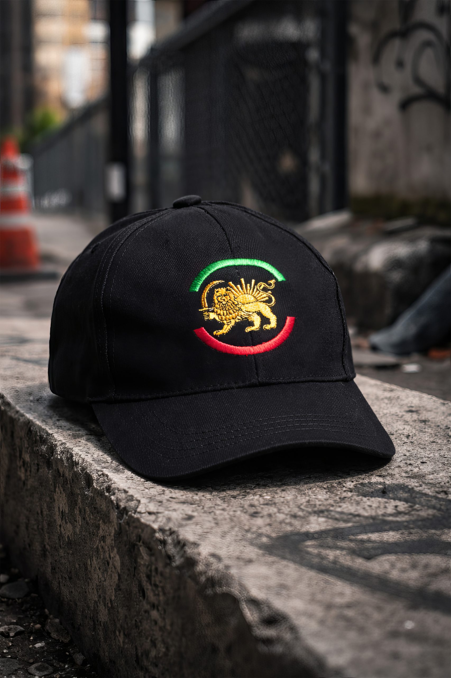 Lion and sun, Shiro Khorshid hat